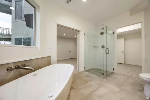 Bath - 1263 E Wild Maple Ct, Draper, UT 84020 photo 9 of 11