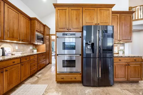 Kitchen - 1263 E Wild Maple Ct, Draper, UT 84020 photo 6 of 9