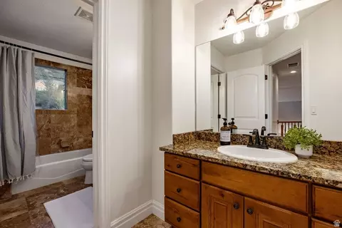 Bath - 1263 E Wild Maple Ct, Draper, UT 84020 photo 6 of 11