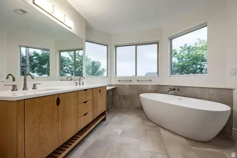 Bath - 1263 E Wild Maple Ct, Draper, UT 84020 photo 8 of 11
