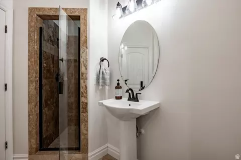 Bath - 1263 E Wild Maple Ct, Draper, UT 84020 photo 7 of 11