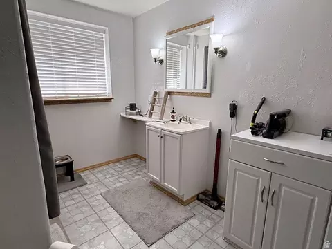 Bath - 1174 N 475 E, Ogden, UT 84404 photo 2 of 2