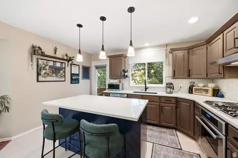 Kitchen - 1112 Eagle Ridge Cir, Sandy, UT 84094 photo 4 of 4