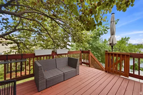 Exterior - 1112 Eagle Ridge Cir, Sandy, UT 84094 photo 3 of 6