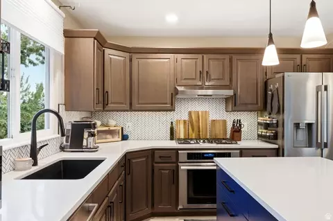 Kitchen - 1112 Eagle Ridge Cir, Sandy, UT 84094 photo 2 of 4