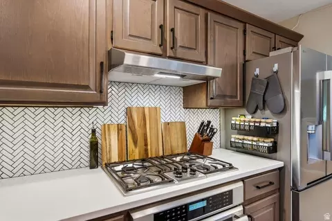 Kitchen - 1112 Eagle Ridge Cir, Sandy, UT 84094 photo 3 of 4