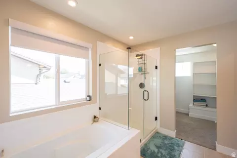 Bath - 3044 S Edgewater Ln W, Syracuse, UT 84075 photo 3 of 5