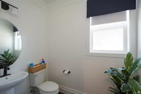 Bath - 3044 S Edgewater Ln W, Syracuse, UT 84075 photo 1 of 5