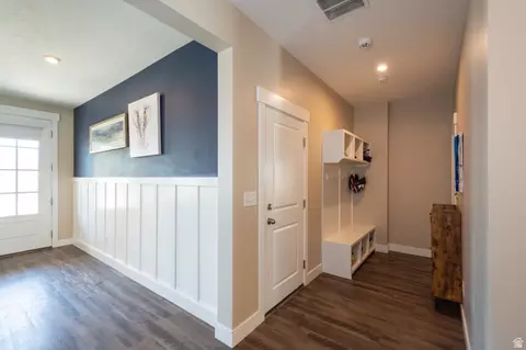 Entry Way - 3044 S Edgewater Ln W, Syracuse, UT 84075 photo 4 of 7