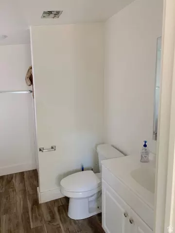 Bath - 49 E Robertson Ln, Moab, UT 84532 photo 1 of 3