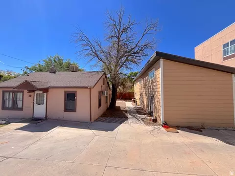 Exterior - 49 E Robertson Ln, Moab, UT 84532 photo 15 of 20
