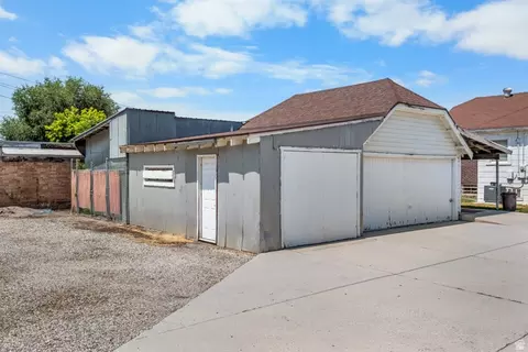 Exterior - 214 E 4500 S, Murray, UT 84107 photo 2 of 3