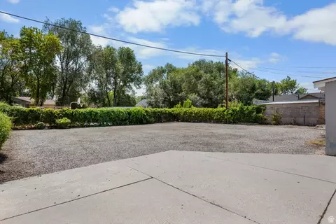 Exterior - 214 E 4500 S, Murray, UT 84107 photo 3 of 3