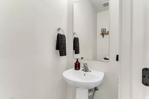 Bath - 1235 E 1420 N, Payson, UT 84651 photo 1 of 2
