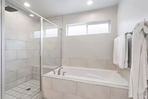 Bath - 8645 N Cypress Aly, Eagle Mountain, UT 84005 photo 2 of 4