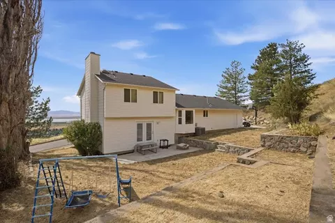 Exterior - 1896 N 350 E, Centerville, UT 84014 photo 3 of 4