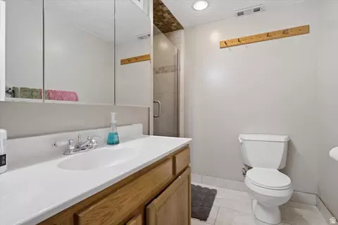 Bath - 1896 N 350 E, Centerville, UT 84014 photo 1 of 5