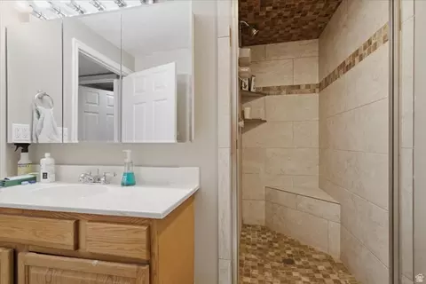 Bath - 1896 N 350 E, Centerville, UT 84014 photo 2 of 5