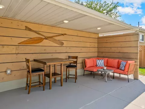 Exterior - 1081 E Wesley Rd, Murray, UT 84117 photo 5 of 8
