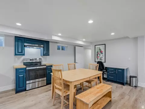 Kitchen - 1081 E Wesley Rd, Murray, UT 84117 photo 3 of 3