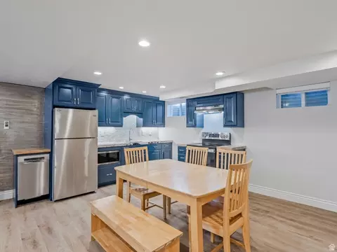 Kitchen - 1081 E Wesley Rd, Murray, UT 84117 photo 2 of 3