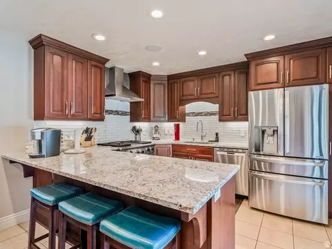 Kitchen - 1081 E Wesley Rd, Murray, UT 84117 photo 1 of 3