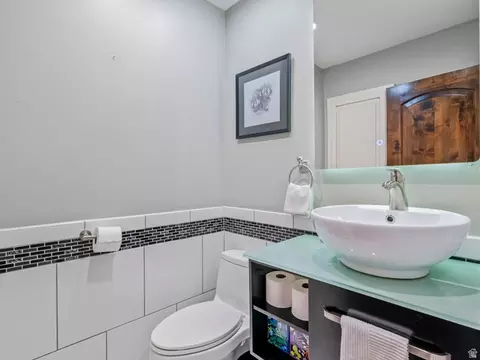 Bath - 1081 E Wesley Rd, Murray, UT 84117 photo 1 of 3