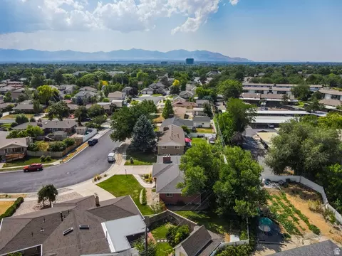 View/Area - 1081 E Wesley Rd, Murray, UT 84117 photo 7 of 10