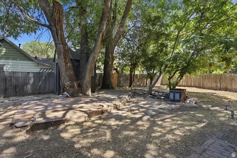 Exterior - 170 E 2300 S, South Salt Lake, UT 84115 photo 2 of 2