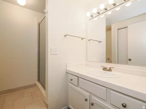 Bath - 3221 Shadowbrook Cir, Provo, UT 84604 photo 5 of 5