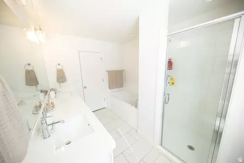 Bath - 1404 E Rustic Wood Ct, Sandy, UT 84092 photo 5 of 7