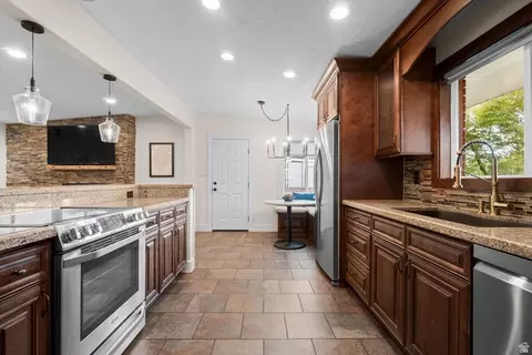 Kitchen - 8859 S 1275 E, Sandy, UT 84094 photo 1 of 3