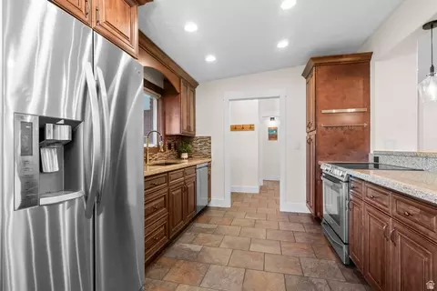 Kitchen - 8859 S 1275 E, Sandy, UT 84094 photo 2 of 3
