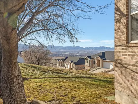 Exterior - 352 E Haven Crest Rd S, Draper, UT 84020 photo 3 of 6