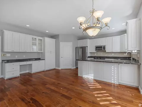 Kitchen - 352 E Haven Crest Rd S, Draper, UT 84020 photo 1 of 3