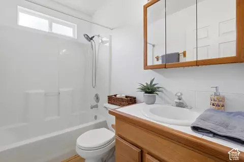 Bath - 869 E 1325 N, Ogden, UT 84404 photo 1 of 3