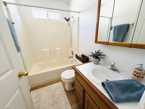 Bath - 869 E 1325 N, Ogden, UT 84404 photo 3 of 3