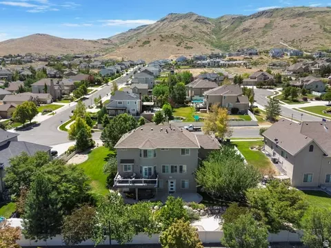 6042 W Trailview Way S, Herriman, UT 84096