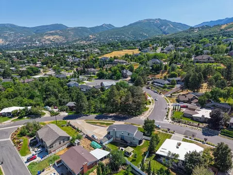 View/Area - 2524 S Edgehill Dr, Bountiful, UT 84010 photo 3 of 6