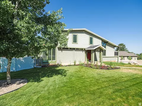 Exterior - 2524 S Edgehill Dr, Bountiful, UT 84010 photo 3 of 13