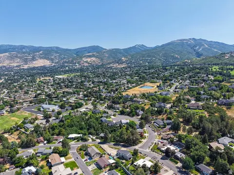 View/Area - 2524 S Edgehill Dr, Bountiful, UT 84010 photo 5 of 6