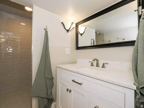 Bath - 2524 S Edgehill Dr, Bountiful, UT 84010 photo 7 of 9