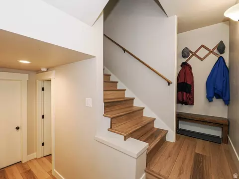 Entry Way - 2524 S Edgehill Dr, Bountiful, UT 84010 photo 5 of 5