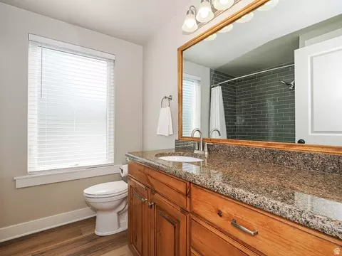 Bath - 2524 S Edgehill Dr, Bountiful, UT 84010 photo 5 of 9