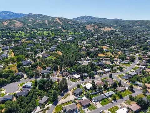 View/Area - 2524 S Edgehill Dr, Bountiful, UT 84010 photo 1 of 6