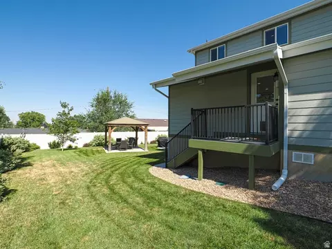 Exterior - 2524 S Edgehill Dr, Bountiful, UT 84010 photo 6 of 13