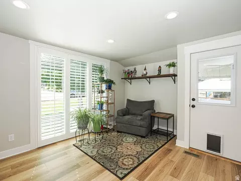 Entry Way - 2524 S Edgehill Dr, Bountiful, UT 84010 photo 3 of 5