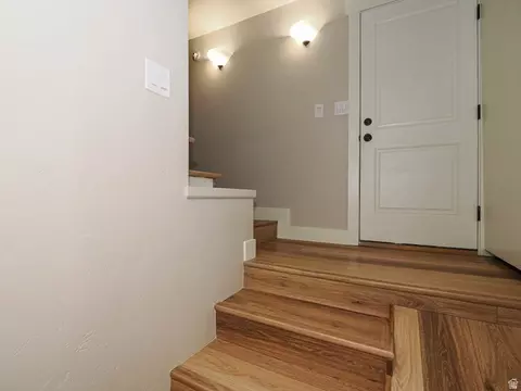 Entry Way - 2524 S Edgehill Dr, Bountiful, UT 84010 photo 4 of 5