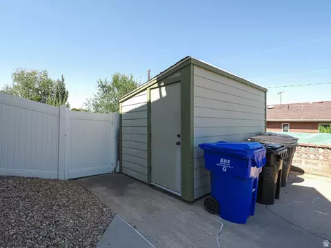 Exterior - 2524 S Edgehill Dr, Bountiful, UT 84010 photo 13 of 13