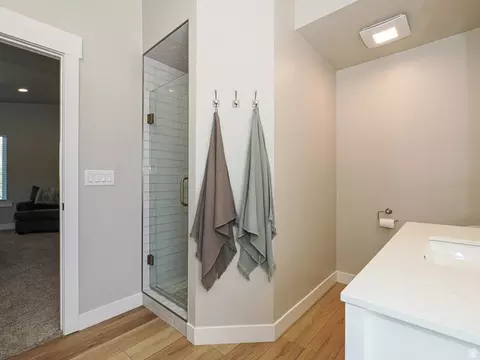 Bath - 2524 S Edgehill Dr, Bountiful, UT 84010 photo 4 of 9